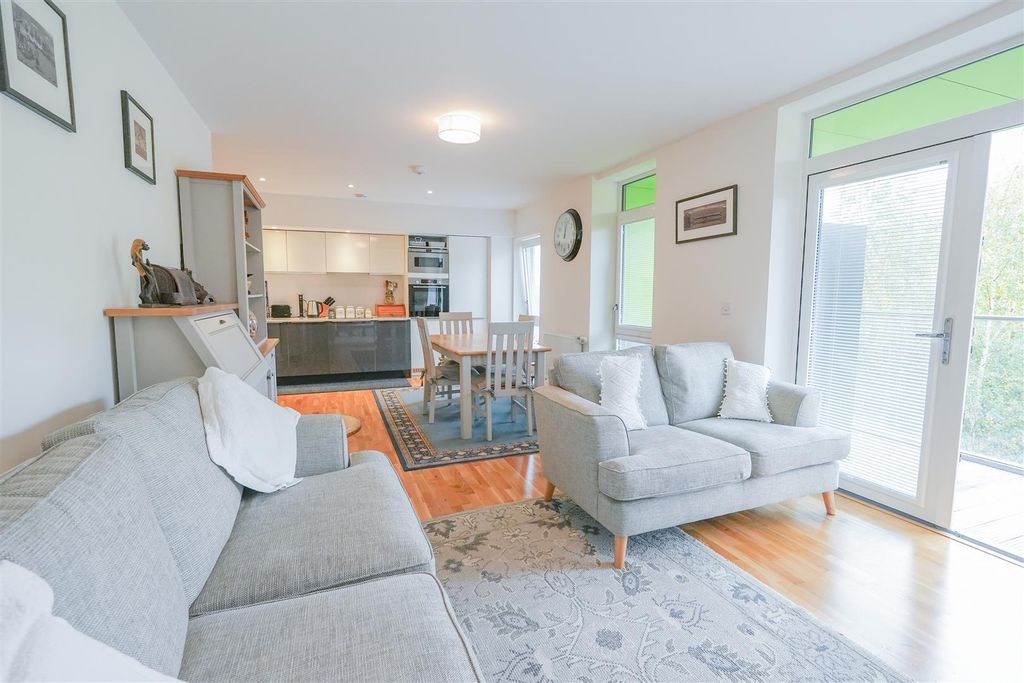 Property photo 2 of 16 005.Jpg