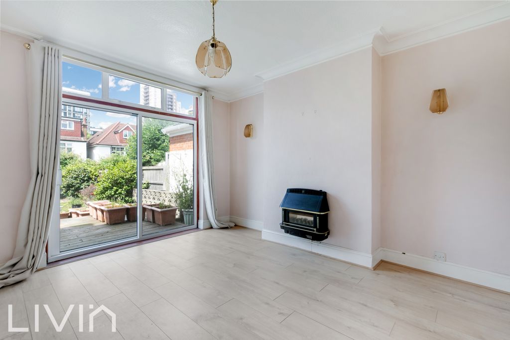 Property photo 3 of 16 Brickwood Road  5 -6