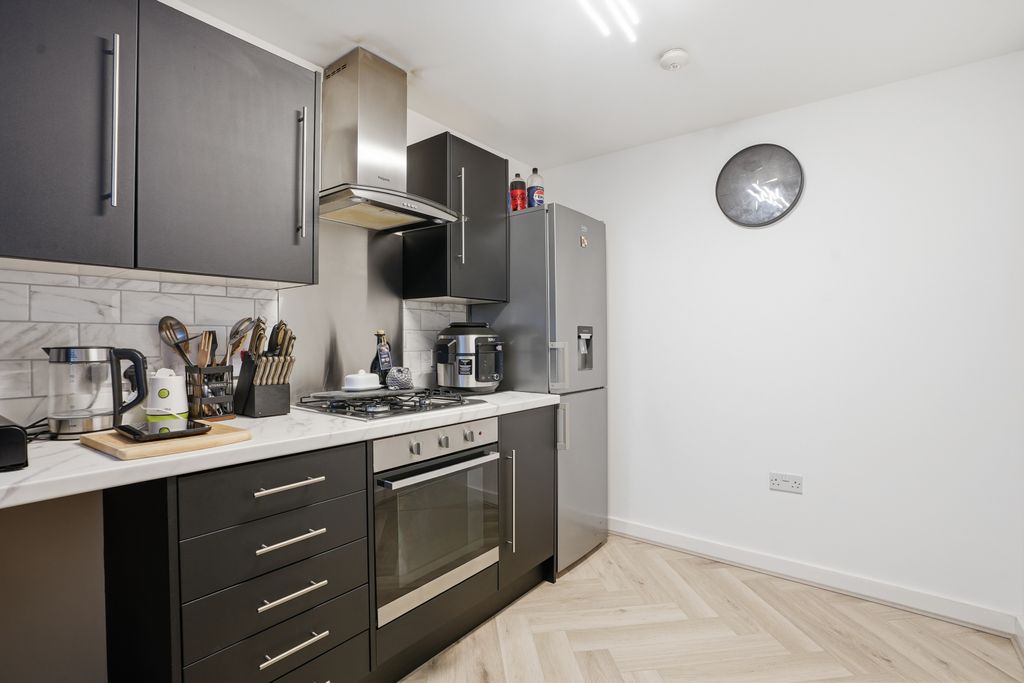 Property photo 3 of 14 Pb1095382