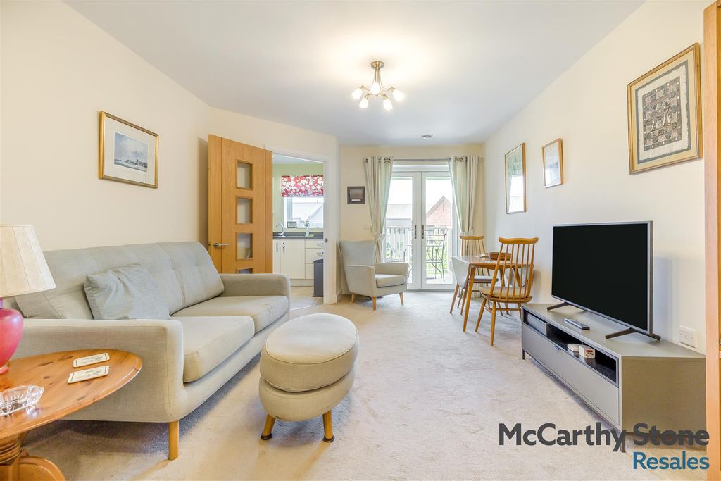 Property photo 2 of 17 8689958-Interior04.Jpg