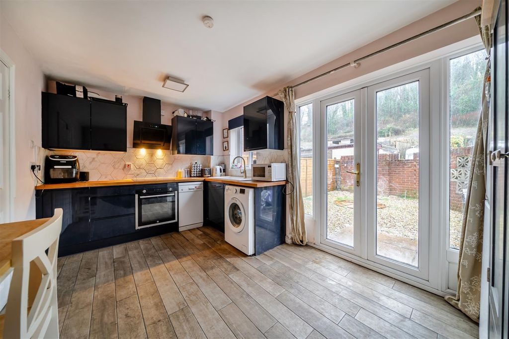 Property photo 2 of 26 1409992-11-6995E7Dfa7B78.Jpg