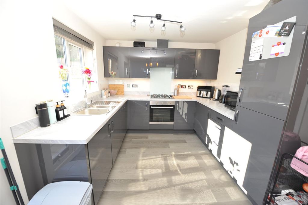 Property photo 2 of 25