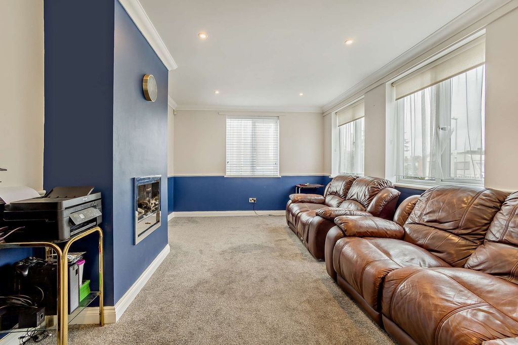 Property photo 3 of 21