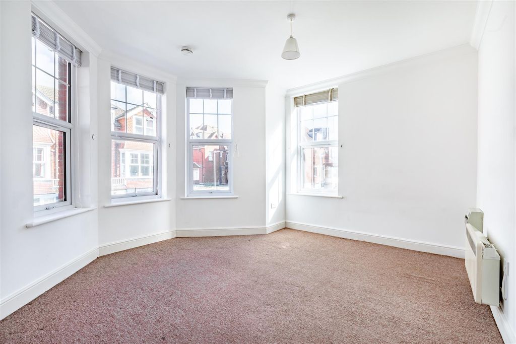 Property photo 2 of 9 Studio