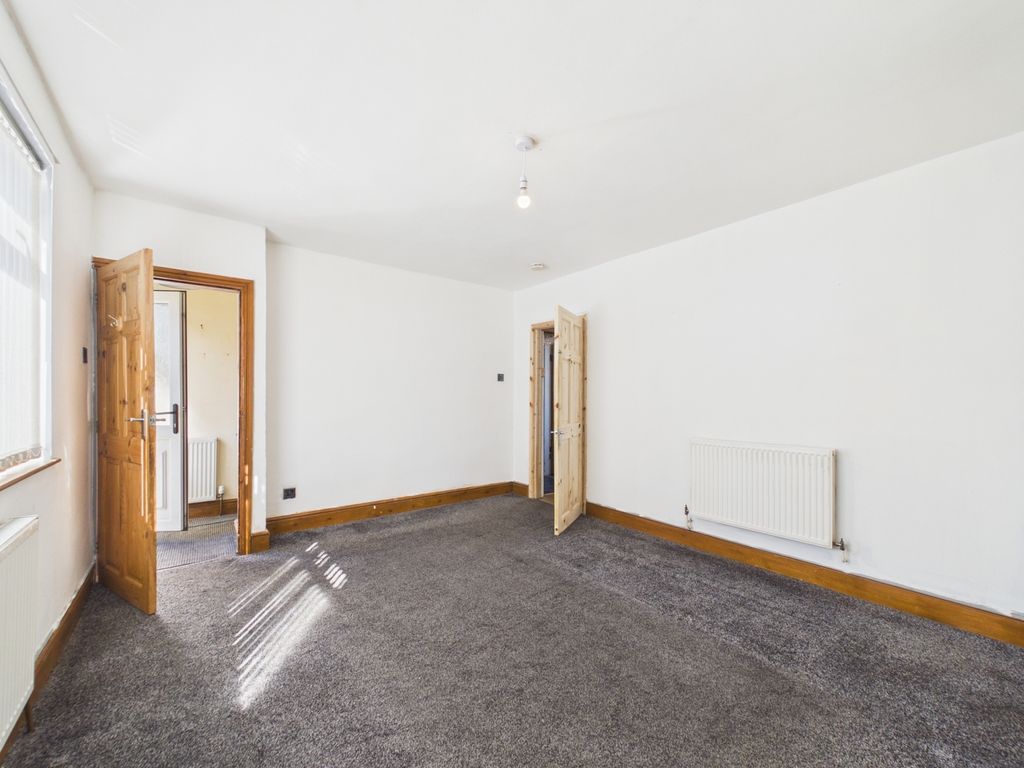 Property photo 2 of 24 Living Room