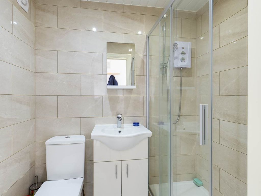 Property photo 2 of 4 Shower