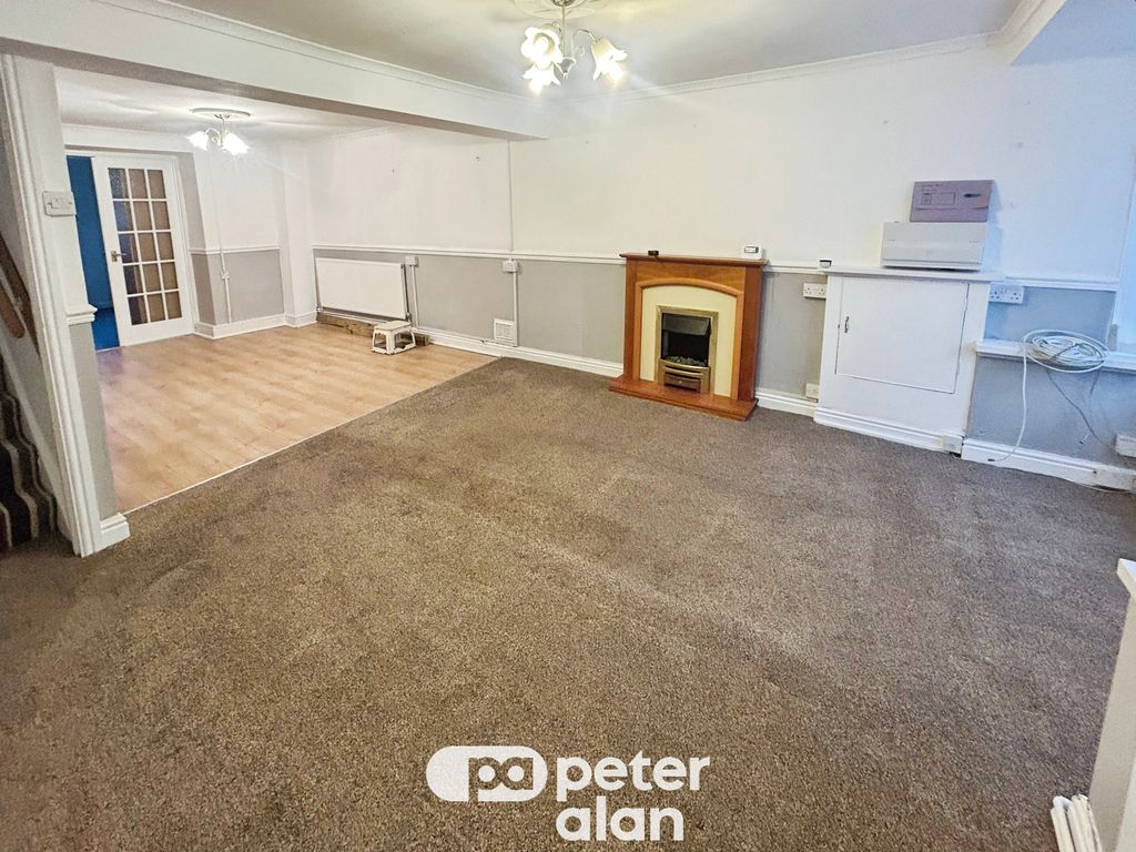 Property photo 2 of 19 Image