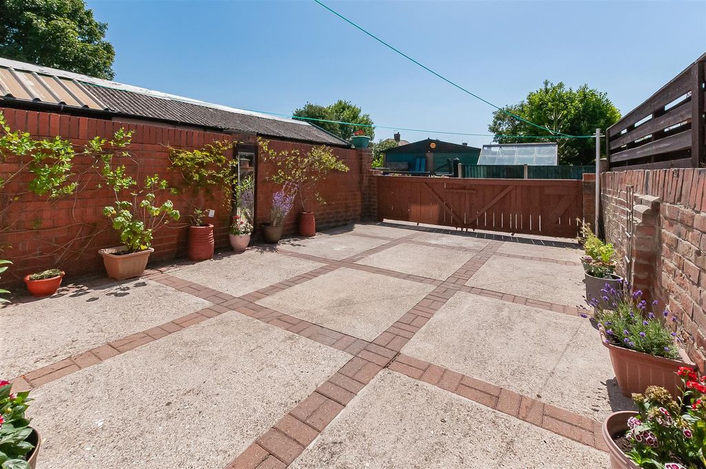 Property photo 3 of 13 50 Colonels Walk3.Jpg