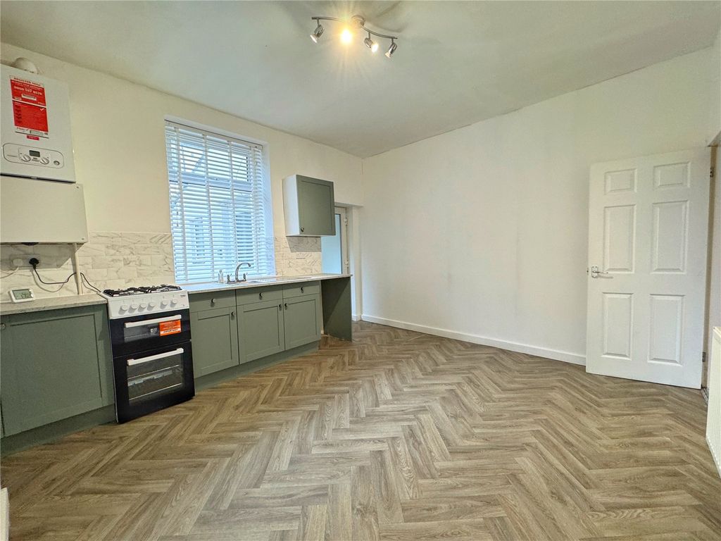 Property photo 3 of 11 Large Kitchen Diner