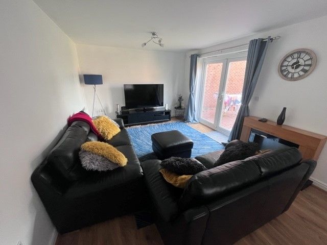Property photo 3 of 7 Living Room