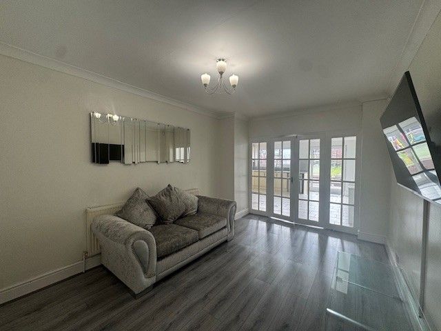 Property photo 3 of 9 Dining Room