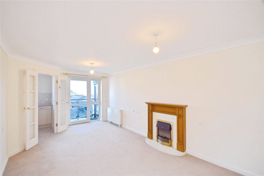 Property photo 2 of 15 Living Room