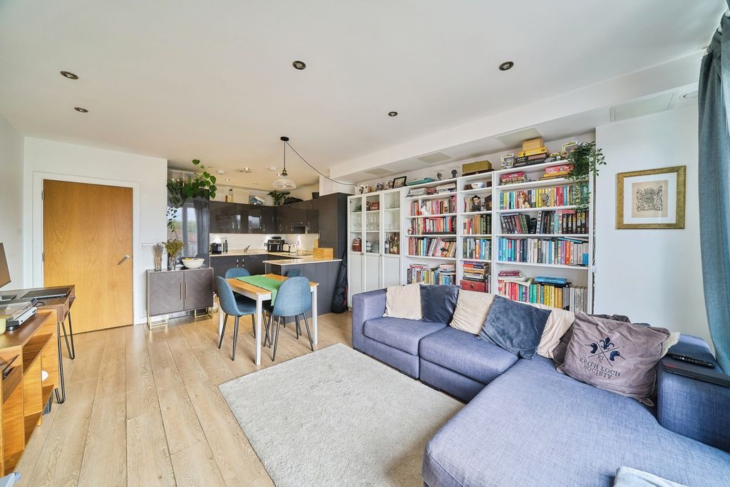 Property photo 2 of 17 Photo