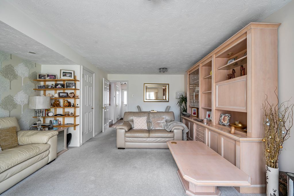 Property photo 3 of 14 1439650-16-69d7c6Bd7F240