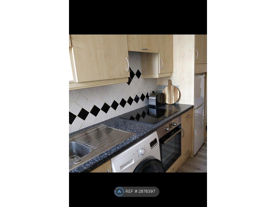 Property photo 2 of 7 Kitchen