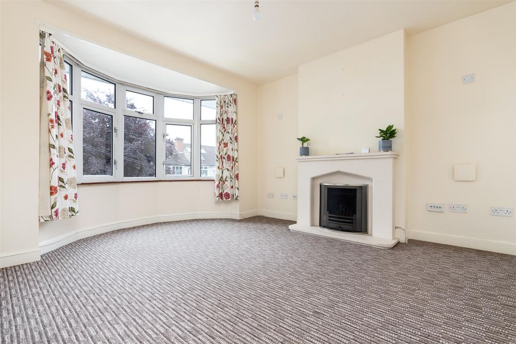 Property photo 2 of 11 Drayton Gardens-1.Jpg