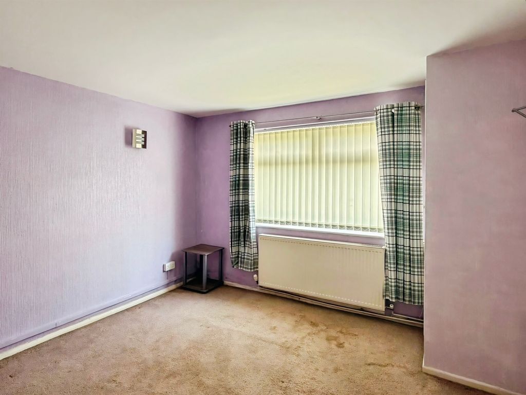 2 bed flat for saleCaradoc Close, Caerleon, Newport NP18 photo 5