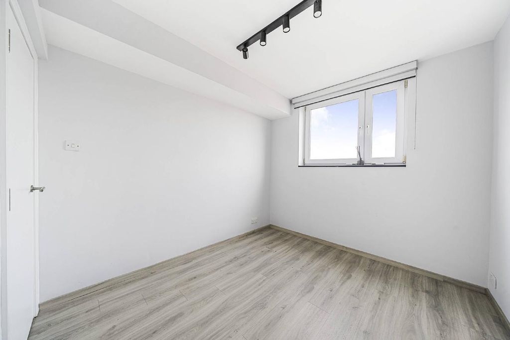 Property photo 3 of 8 Picture 3