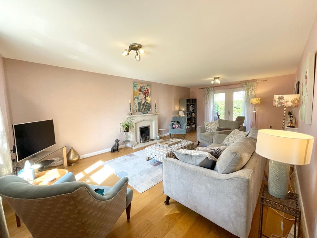Property photo 3 of 37