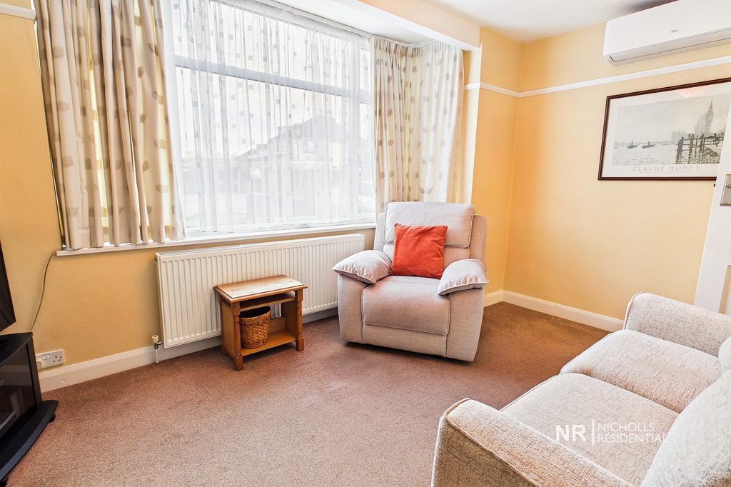 Property photo 3 of 15 Lounge Area