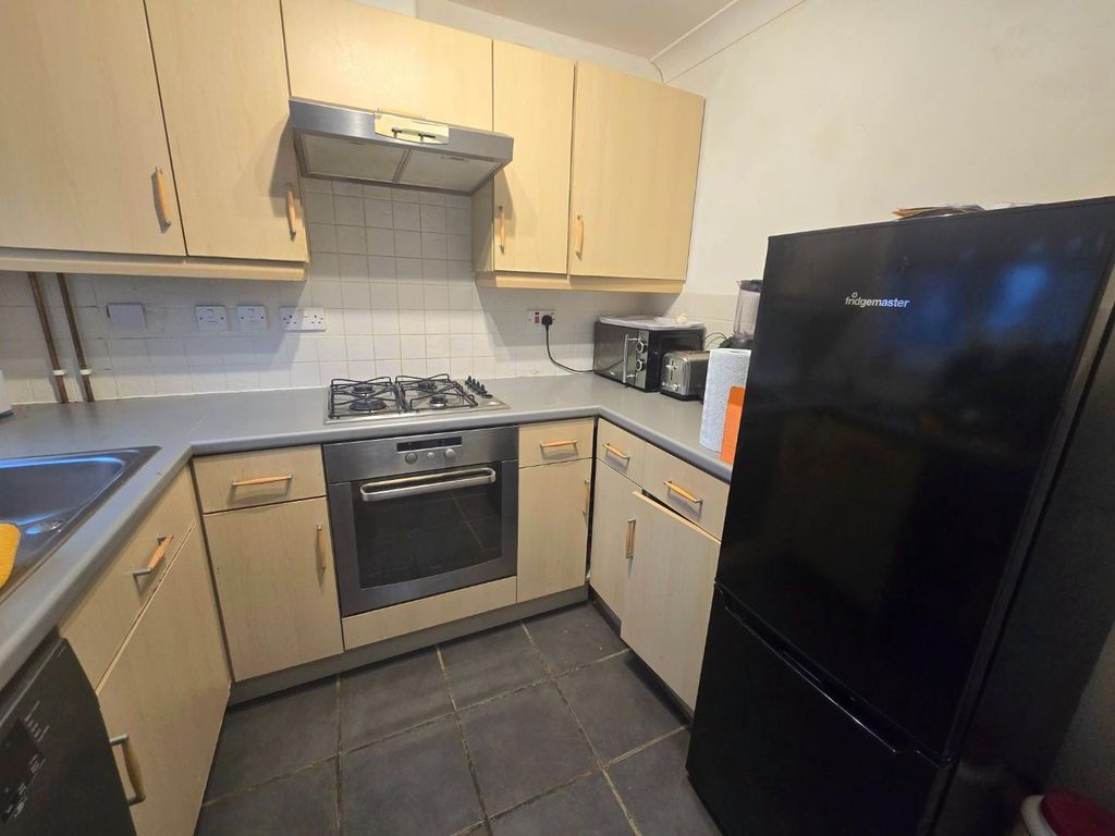 Property photo 3 of 8 Kitchen