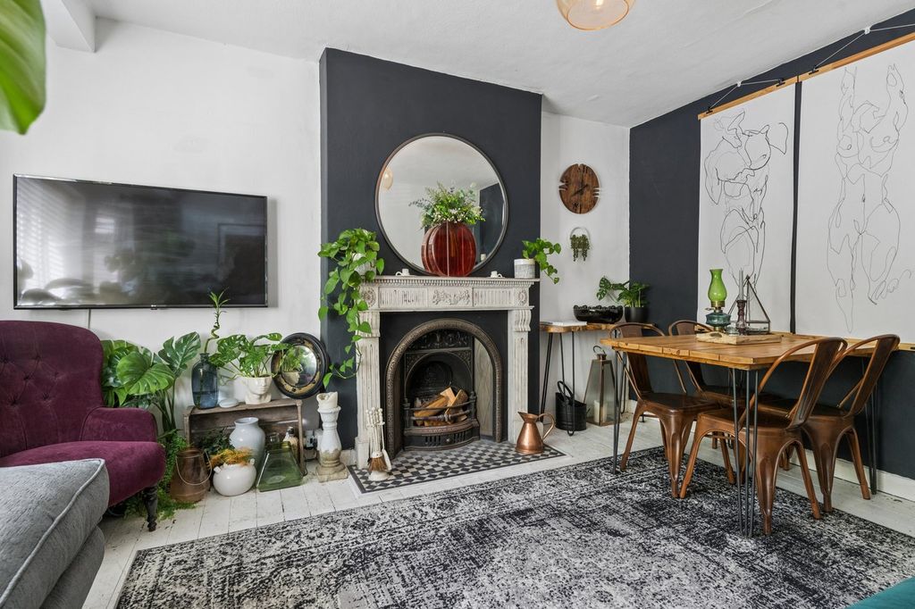 Property photo 3 of 19