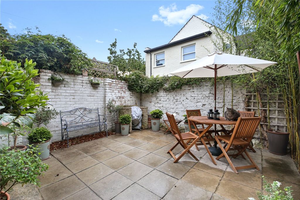 Property photo 2 of 9
