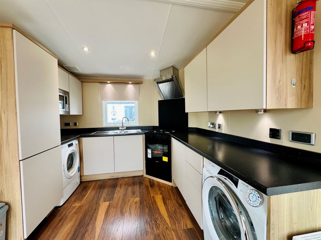 Property photo 3 of 34