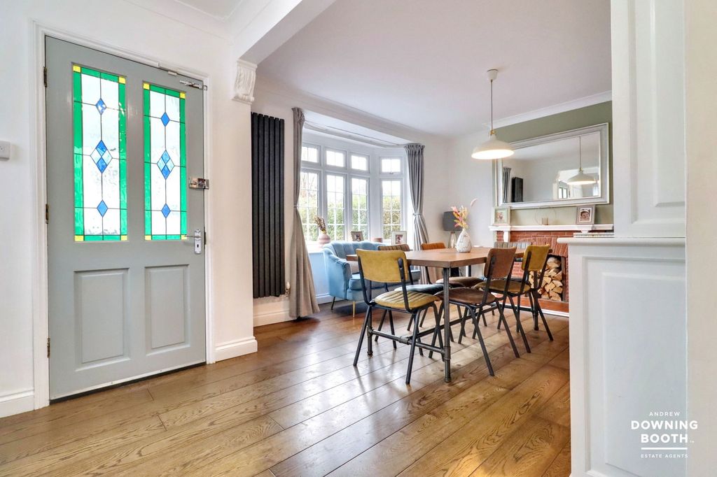 Property photo 2 of 32