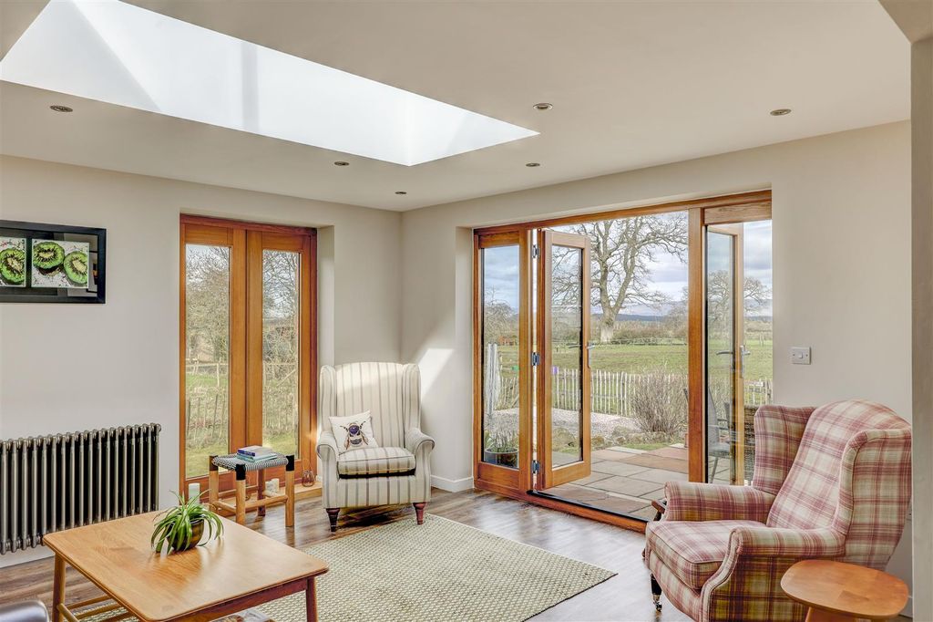 Property photo 2 of 35 Sun Room