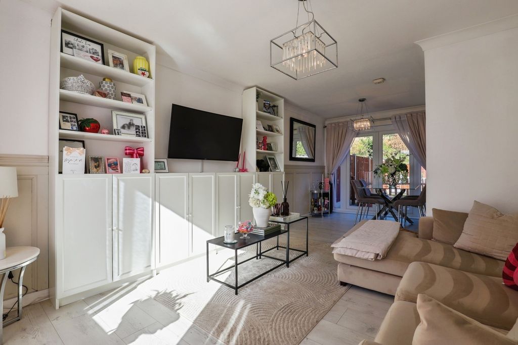 Property photo 3 of 25 Pbox-Img.Jpg