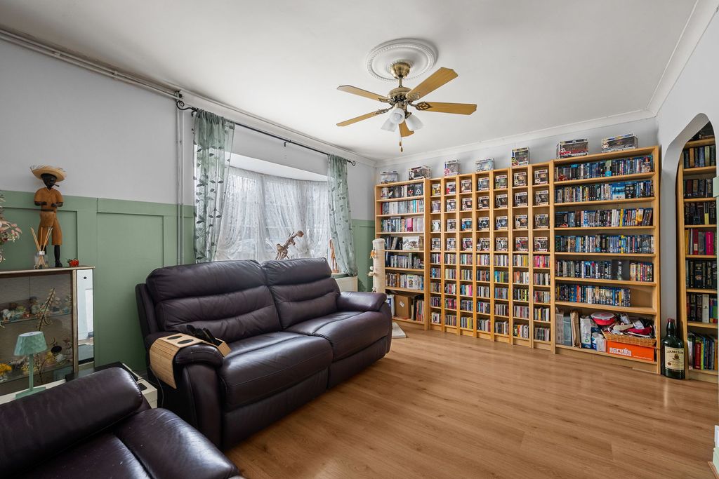 Property photo 2 of 27