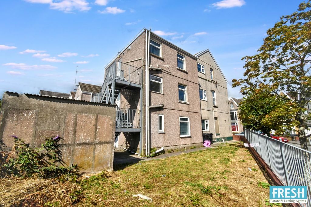Property photo 2 of 35