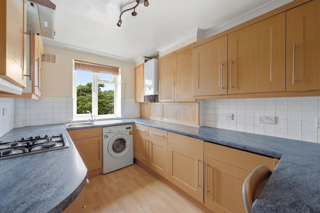 Property photo 3 of 11 Picture No. 12