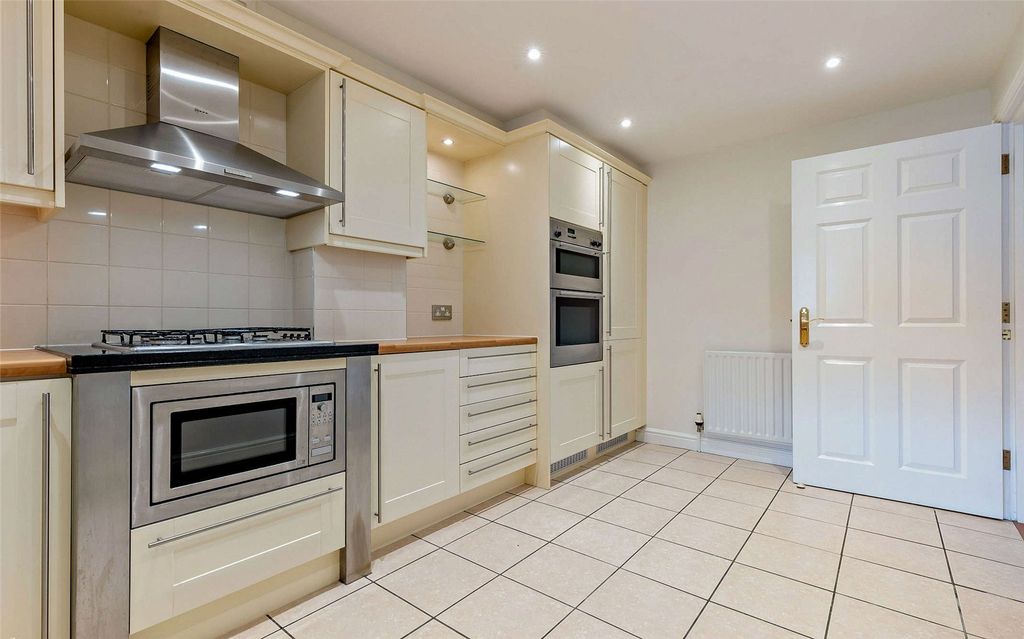 Property photo 2 of 18 Kitchen