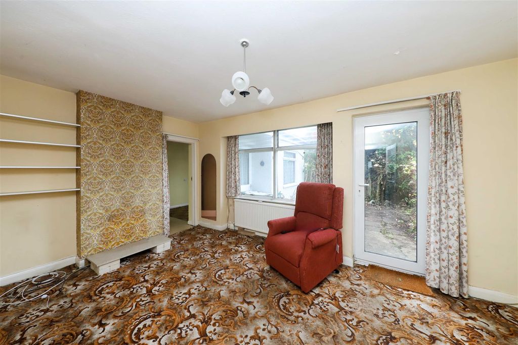 Property photo 3 of 11 Living Room