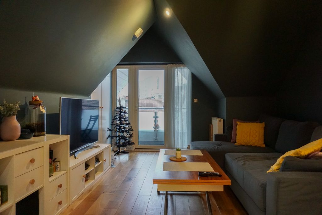 Property photo 1 of 12 Lounge