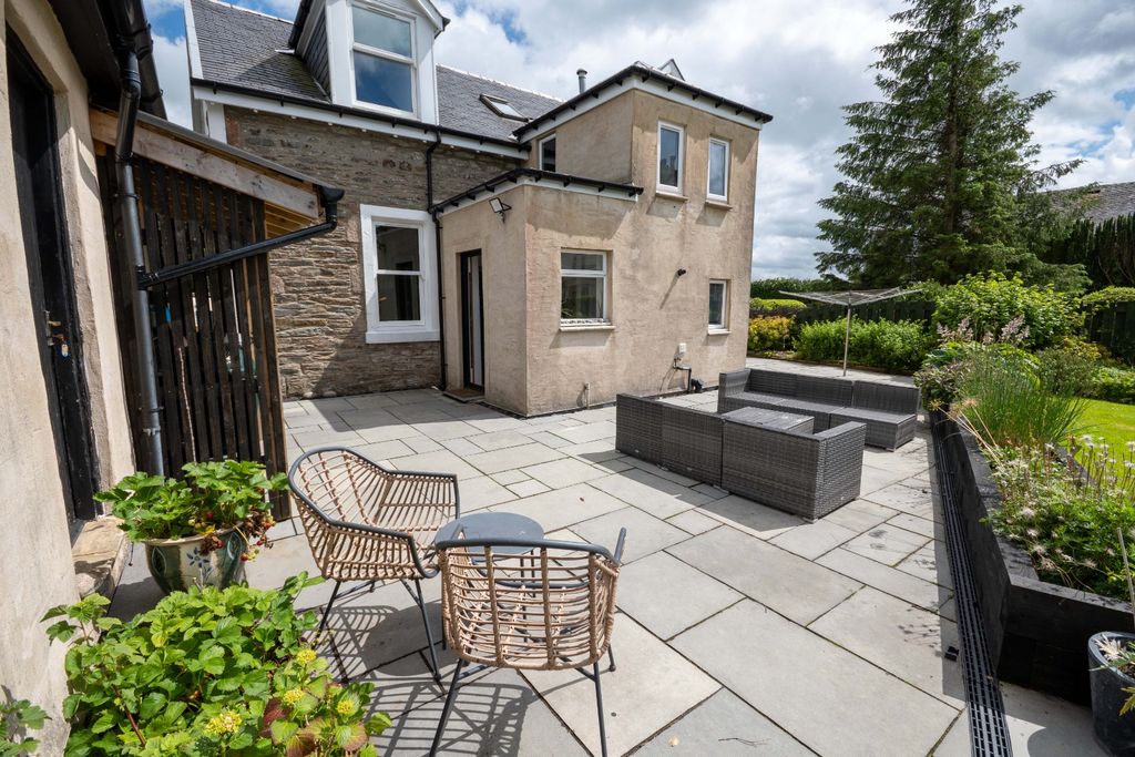 Property photo 3 of 38 4564443