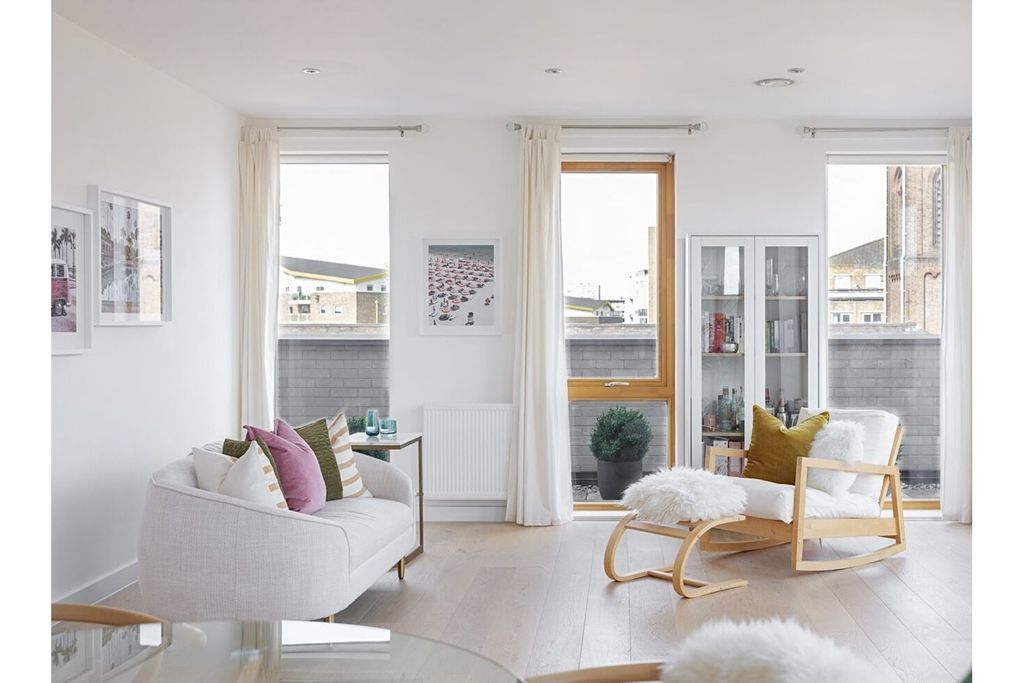 Property photo 3 of 7 Living Area