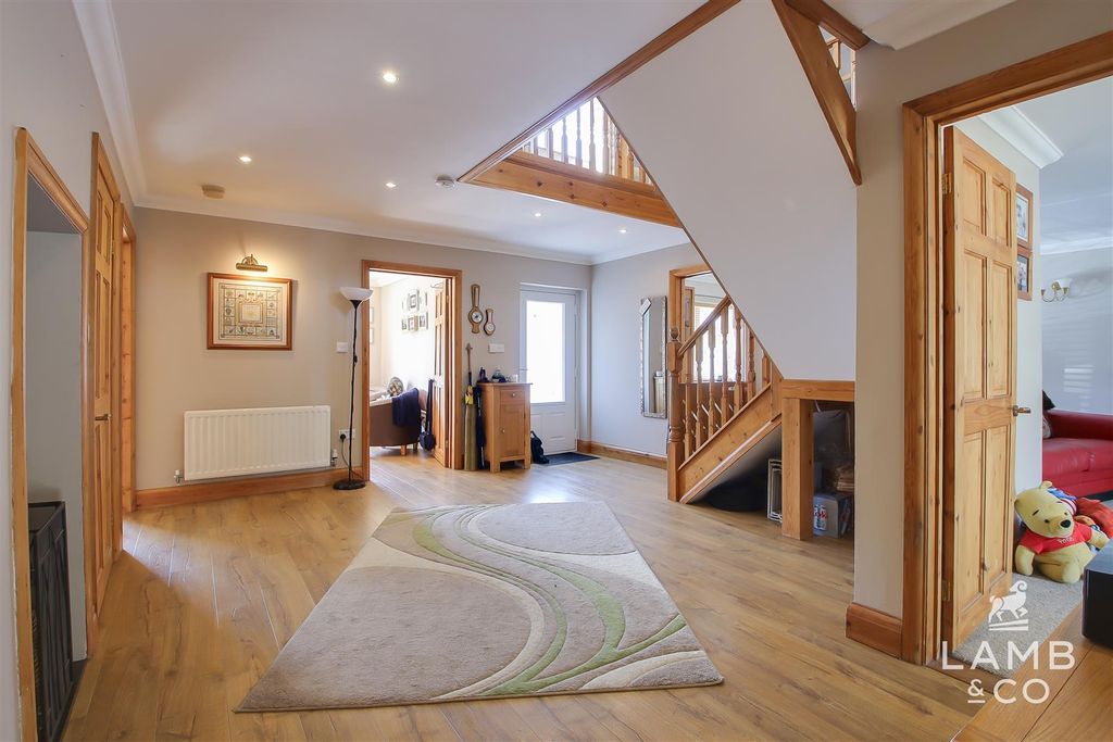 Property photo 2 of 34 Entrance Hall