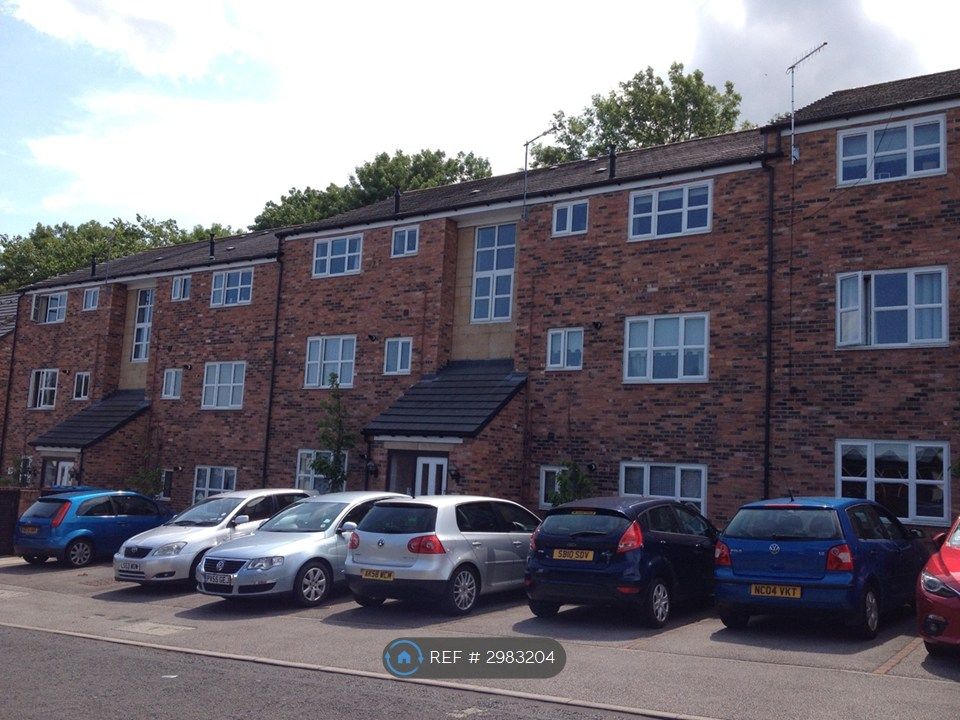 Property photo 2 of 15 Stunning Top Floor Flat Front