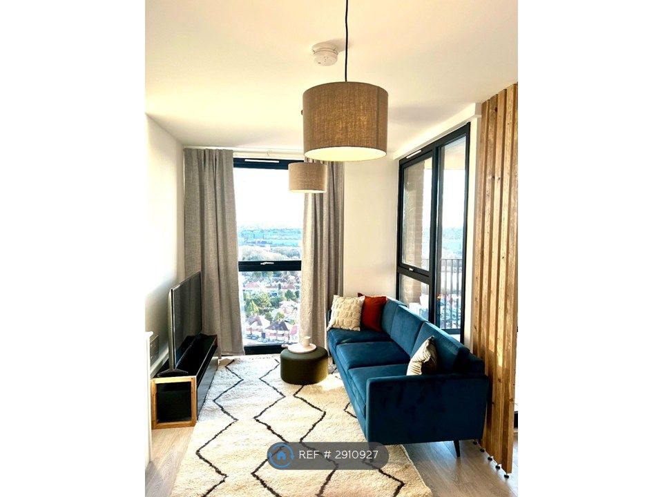 Property photo 1 of 10 Living Room