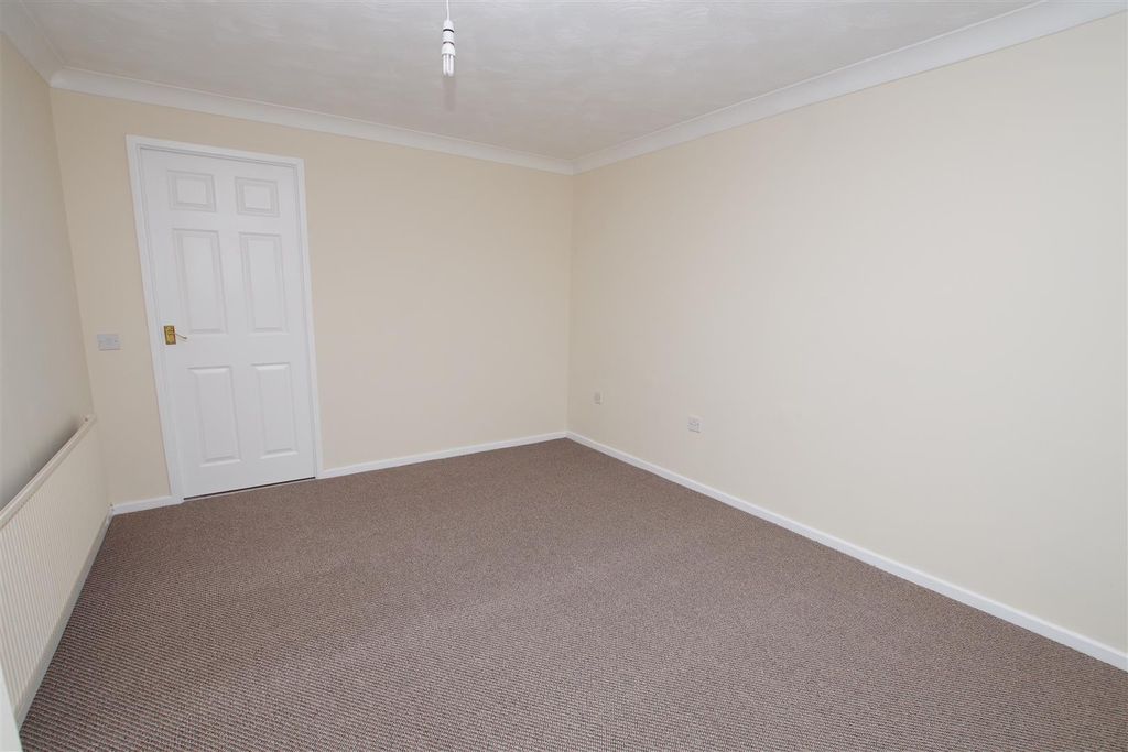 Property photo 3 of 9 Living Room