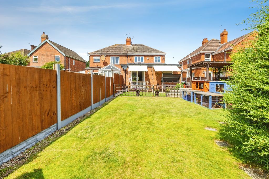 Property photo 3 of 20 2026-06-22-221Boulthamparkroad040