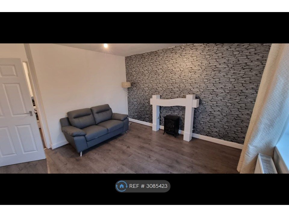 Property photo 1 of 8 Living Room