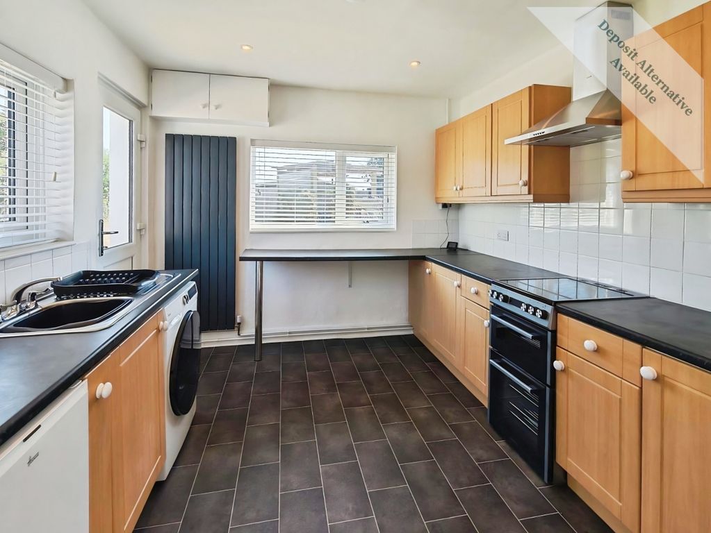Property photo 3 of 10 Kitchen