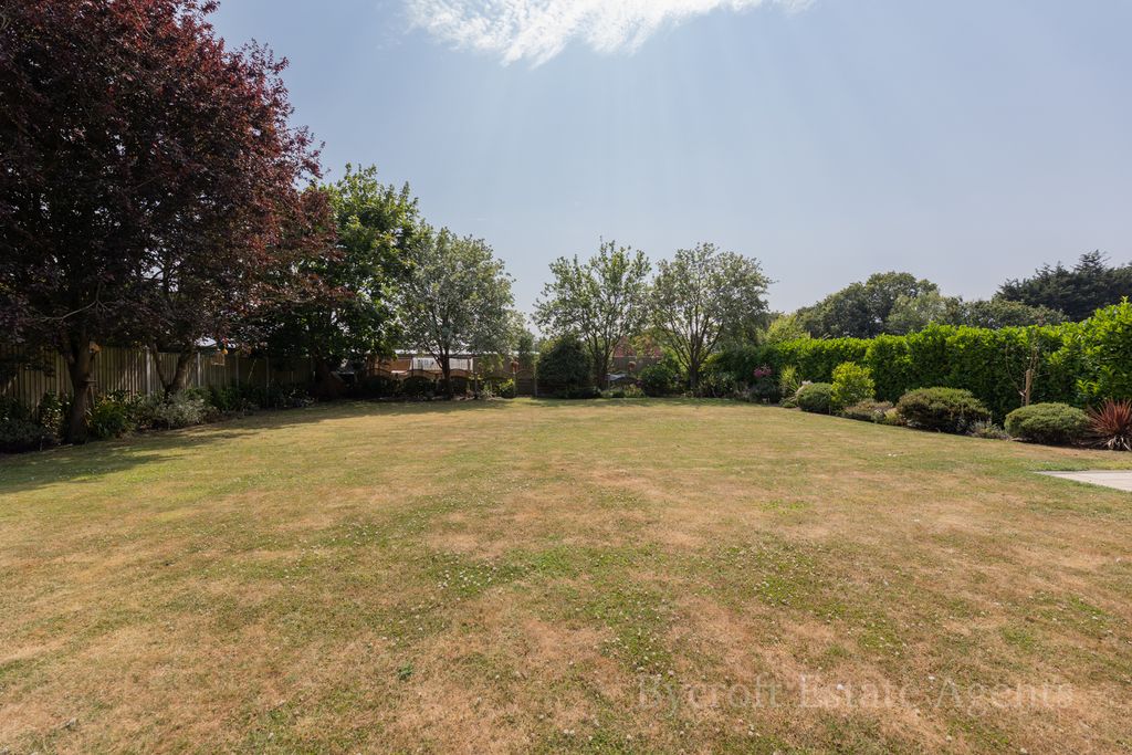 Property photo 2 of 33