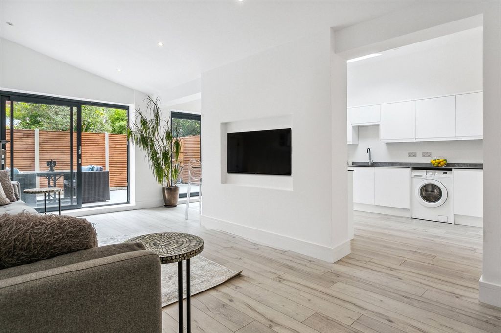 Property photo 2 of 9