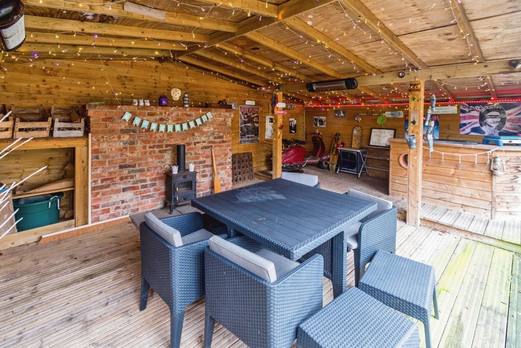 Property photo 3 of 24 Pbox-Img.Jpg