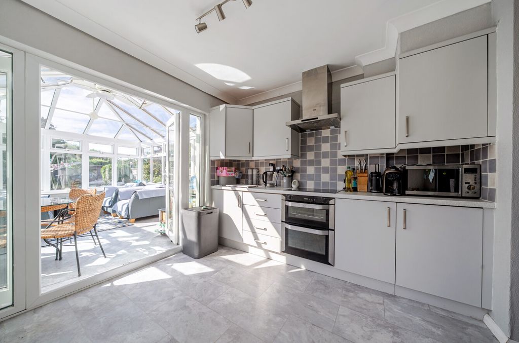 Property photo 3 of 14 1503400-13-6A915B...